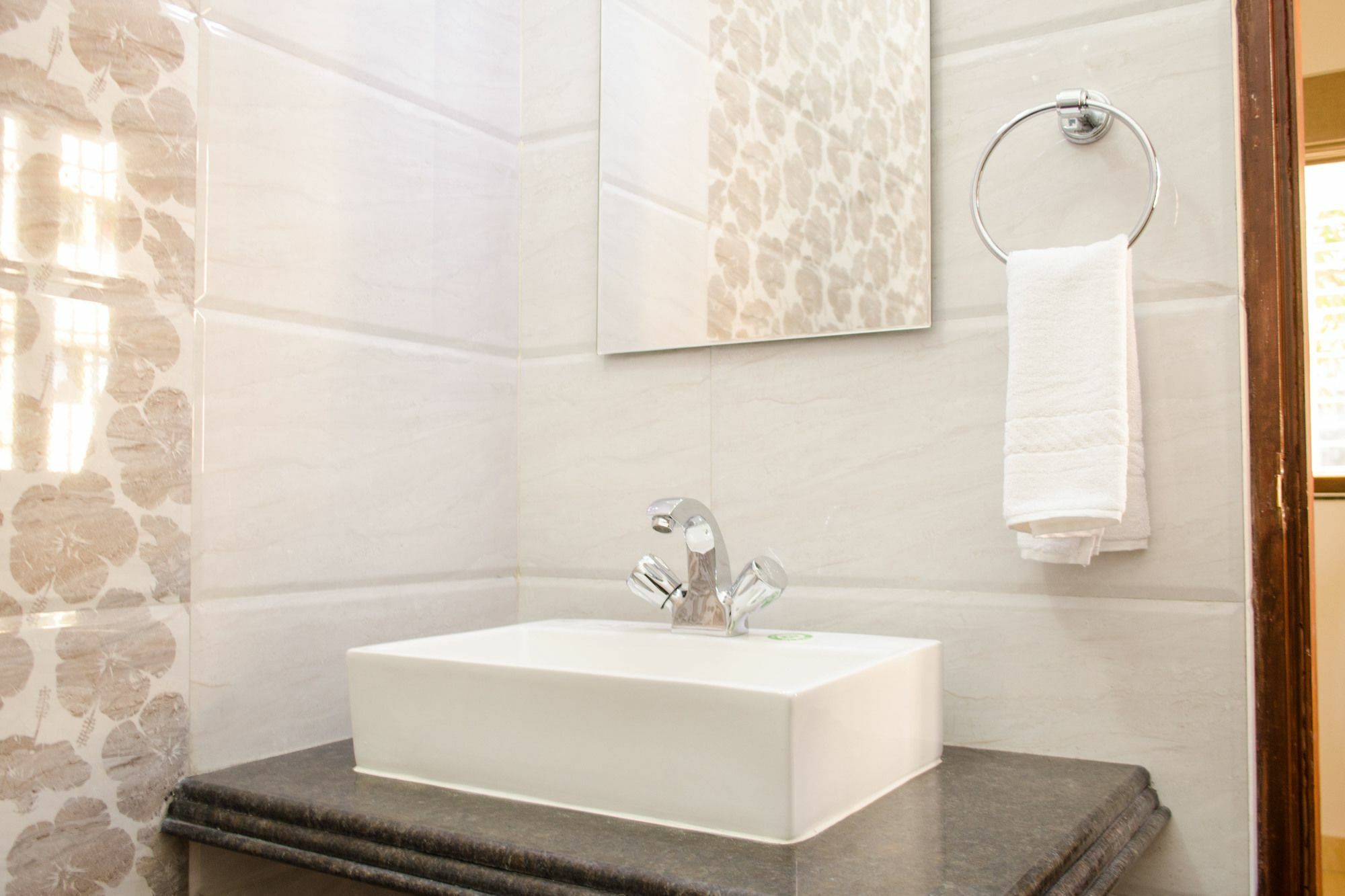 Oyo 7187 Earth Aromaa Hotell Kolkata Eksteriør bilde